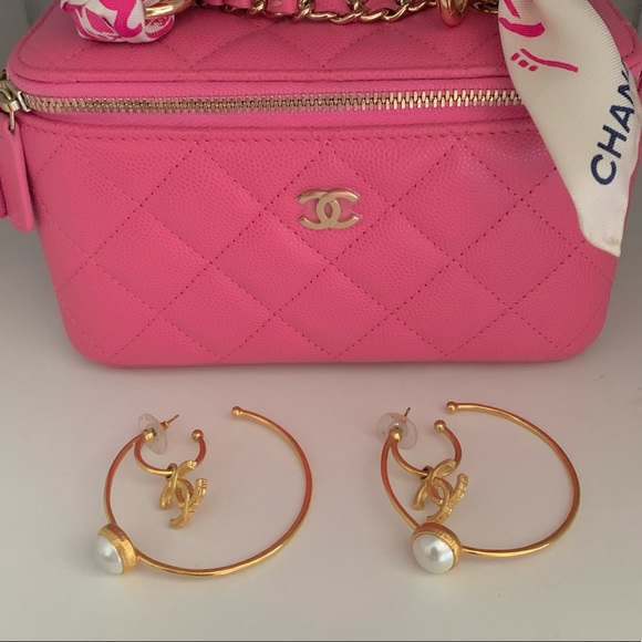 NIB Chanel Pearl Hoop Earrings - Picture 3 of 7